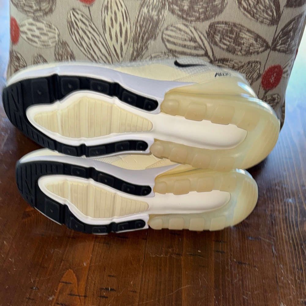 Nike Air Max 270 Beige and Black Sneakers ladies 10 - Picture 8 of 11